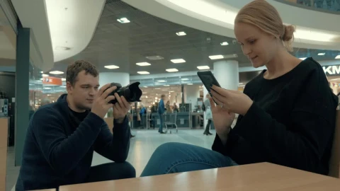 Stock Video Couple With A Camera And Phone Live Wallpaper For PC - Free Live Wallpaper