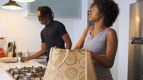 Stock Video Couple Taking Out Purchases From The Mall Live Wallpaper For PC - Free Live Wallpaper