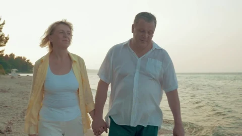 Stock Video Couple Stopping To Take A Photo Together Live Wallpaper For PC - Free Live Wallpaper