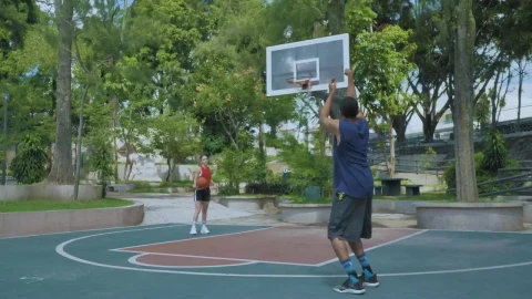 Stock Video Couple Playing Basketball Live Wallpaper For PC - Free Live Wallpaper