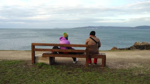 Stock Video Couple Looking Out Across The Sea Live Wallpaper For PC - Free Live Wallpaper