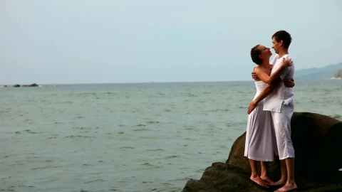 Stock Video Couple Kissing In The Beach Live Wallpaper For PC - Free Live Wallpaper