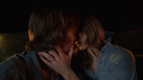 Stock Video Couple Kissing In A Car Live Wallpaper For PC - Free Live Wallpaper