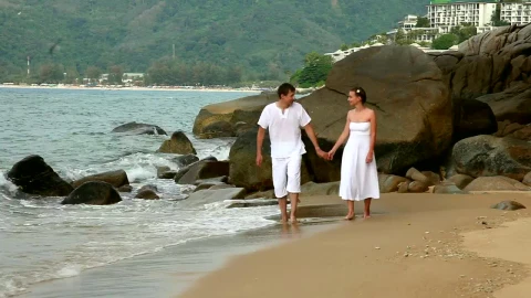 Stock Video Couple Holding Hands Walking In The Beach Live Wallpaper For PC - Free Live Wallpaper