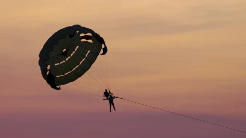 Stock Video Couple Doing Recreational Parasailing In The Sunset Live Wallpaper For PC - Free Live Wallpaper