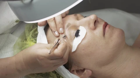 Stock Video Cosmetologist Cleaning An Eyebrow Live Wallpaper For PC - Free Live Wallpaper