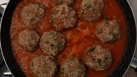 Stock Video Cooking Meat Balls In Sauce Live Wallpaper For PC - Free Live Wallpaper