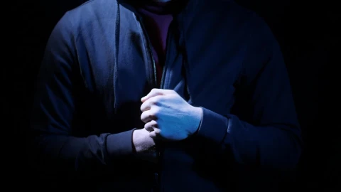 Stock Video Concept Of Mugger Or Murderer Showing A Knife Live Wallpaper For PC - Free Live Wallpaper