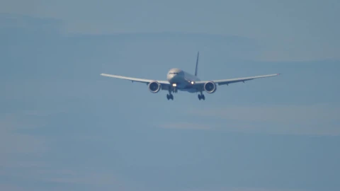 Stock Video Commercial Plane Approaching In The Sky Live Wallpaper For PC - Free Live Wallpaper