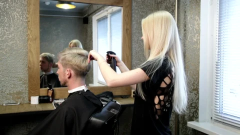 Stock Video Combing Hair With A Spray Bottle Live Wallpaper For PC - Free Live Wallpaper