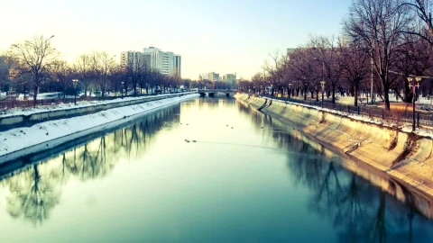 Stock Video Cold River Through A City Live Wallpaper For PC - Free Live Wallpaper