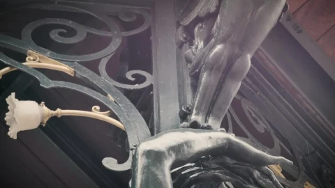 Stock Video Facade Statue In The Shape Of A Woman Live Wallpaper For PC - Free Live Wallpaper