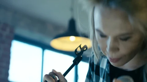 Stock Video Expressive Blonde Girl Singing With Microphone Live Wallpaper For PC - Free Live Wallpaper