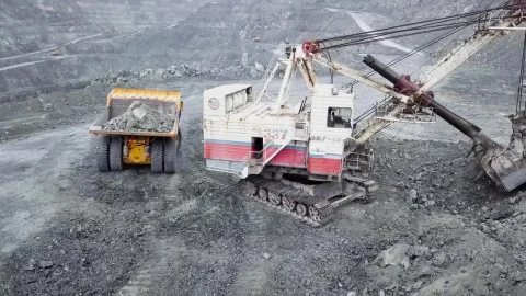Stock Video Excavator In An Open Quarry Live Wallpaper For PC - Free Live Wallpaper