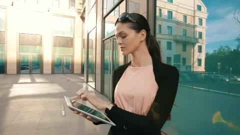 Stock Video Entrepreneur Works On Her Tablet Live Wallpaper For PC - Free Live Wallpaper