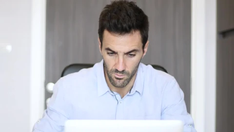 Stock Video Entrepreneur Frustrated With A Client Live Wallpaper For PC - Free Live Wallpaper