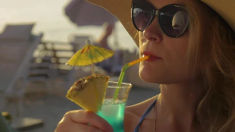 Stock Video Enjoying A Cocktail In The Evening Live Wallpaper For PC - Free Live Wallpaper