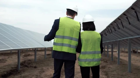 Stock Video Engineers Working Through Solar Field Live Wallpaper For PC - Free Live Wallpaper