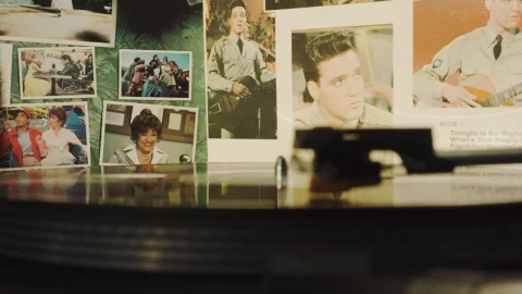Stock Video Elvis Presley Lp On A Turntable Live Wallpaper For PC - Free Live Wallpaper