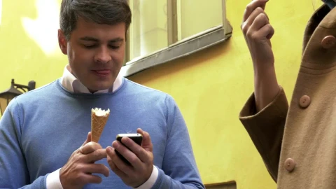 Stock Video Eating Ice Cream On Vacation Live Wallpaper For PC - Free Live Wallpaper