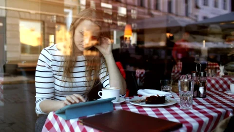 Stock Video Eating Cake In A City Cafe Live Wallpaper For PC - Free Live Wallpaper