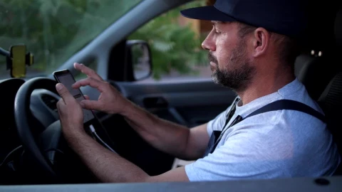 Stock Video Driver In His Car Putting The Map On His Cell Live Wallpaper For PC - Free Live Wallpaper