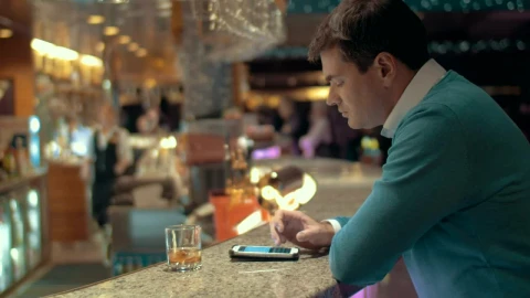 Stock Video Drinking At The Bar And Texting Live Wallpaper For PC - Free Live Wallpaper