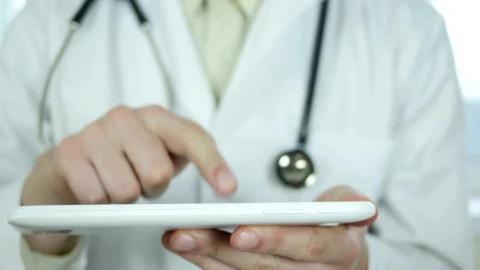 Stock Video Doctor Using The Tablet With The Fingers Live Wallpaper For PC - Free Live Wallpaper