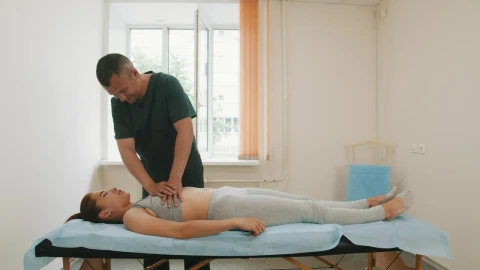 Stock Video Doctor Pushing The Chest Of The Patient Live Wallpaper For PC - Free Live Wallpaper