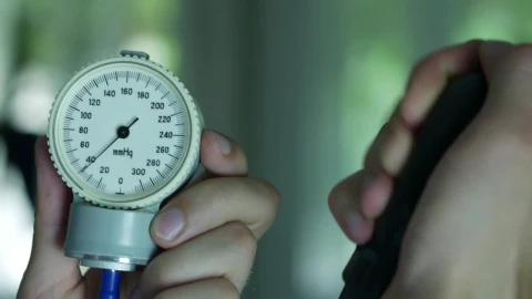 Stock Video Doctor Pumping The Pressure Device Live Wallpaper For PC - Free Live Wallpaper