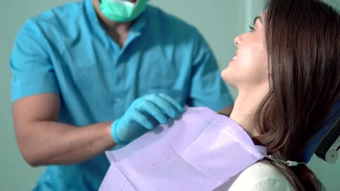 Stock Video Doctor Prepares Patient For Exam With Face Mask Live Wallpaper For PC - Free Live Wallpaper