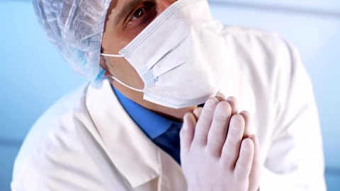 Stock Video Doctor Praying With Great Faith Before Surgery Live Wallpaper For PC - Free Live Wallpaper