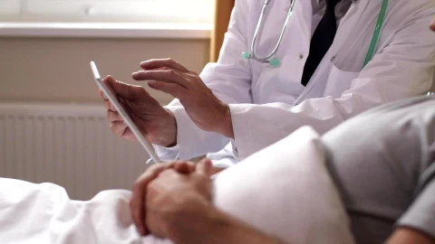 Stock Video Doctor Discussing Test Results Live Wallpaper For PC - Free Live Wallpaper