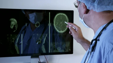 Stock Video Doctor Assessing Scan Results Live Wallpaper For PC - Free Live Wallpaper