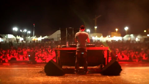 Stock Video Dj Playing Music On Stage Live Wallpaper For PC - Free Live Wallpaper