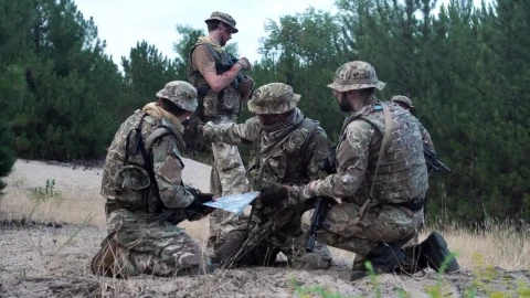 Stock Video Discussing Tactics On The Battlefield Live Wallpaper For PC - Free Live Wallpaper