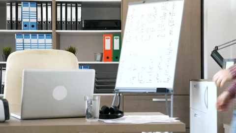 Stock Video Developer Tries Out New Innovative Vr Technology Live Wallpaper For PC - Free Live Wallpaper