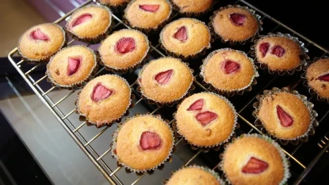 Stock Video Freshly Baked Strawberry Muffins Live Wallpaper For PC - Free Live Wallpaper