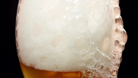 Stock Video Foam Dripping Down A Beer Glass Live Wallpaper For PC - Free Live Wallpaper