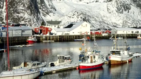 Stock Video Fishing Ships And A Rustic Town Live Wallpaper For PC - Free Live Wallpaper