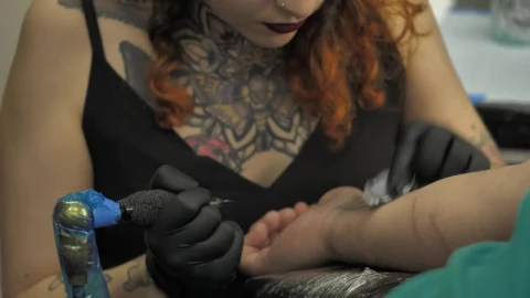 Stock Video Female Tattoo Artist Working Live Wallpaper For PC - Free Live Wallpaper