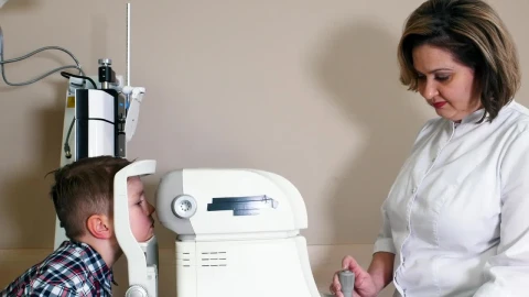 Stock Video Female Ophthalmologist Doing An Eye Exam To A Child Live Wallpaper For PC - Free Live Wallpaper