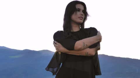 Stock Video Female Model In A Outdoors Photoshoot Live Wallpaper For PC - Free Live Wallpaper