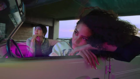 Stock Video Fashion Models In A Convertible Car Live Wallpaper For PC - Free Live Wallpaper
