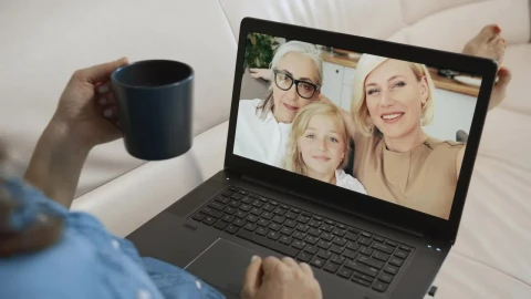 Stock Video Family Waves Hello To Woman On Laptop Video Call Live Wallpaper For PC - Free Live Wallpaper