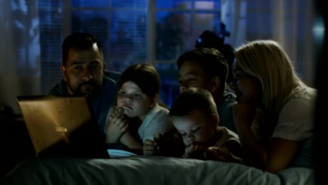 Stock Video Family Watching Netflix On The Laptop Live Wallpaper For PC - Free Live Wallpaper