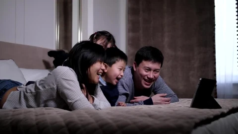 Stock Video Family Watch A Video Together Live Wallpaper For PC - Free Live Wallpaper