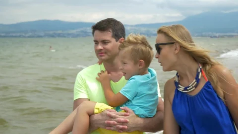 Stock Video Family Walking On A Windy Beach Live Wallpaper For PC - Free Live Wallpaper
