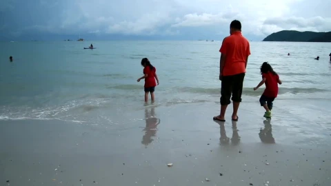 Stock Video Family Standing In Shallow Waves Live Wallpaper For PC - Free Live Wallpaper