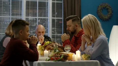 Stock Video Family Offering Prayers Before Dinner Live Wallpaper For PC - Free Live Wallpaper